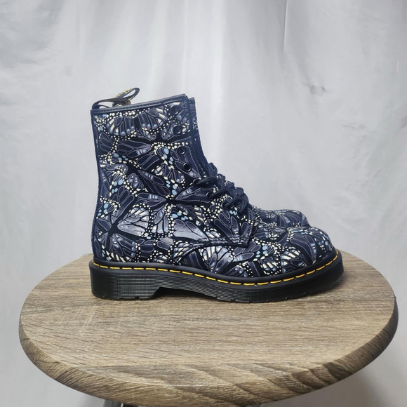 Women’s Dr. Martens 1460 Suede 8-Eye Boot Butterfly Gray Boots Shoes 7 Classic - Picture 8 of 11